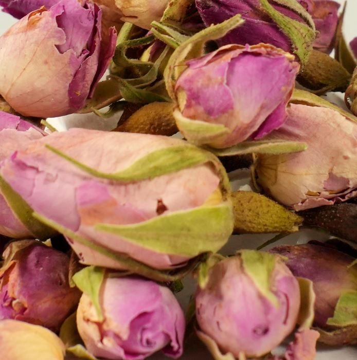 Лакомство Bambini Pets высушенные цветы розы для грызунов и кроликов, 10 г.